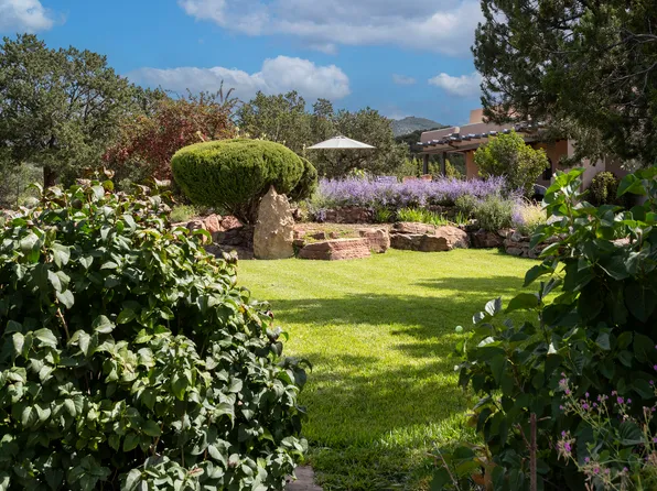 36 Bauer Rd, Santa Fe, NM 87506