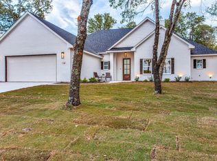 140 Greyhound Ln, Poolville, TX 76487