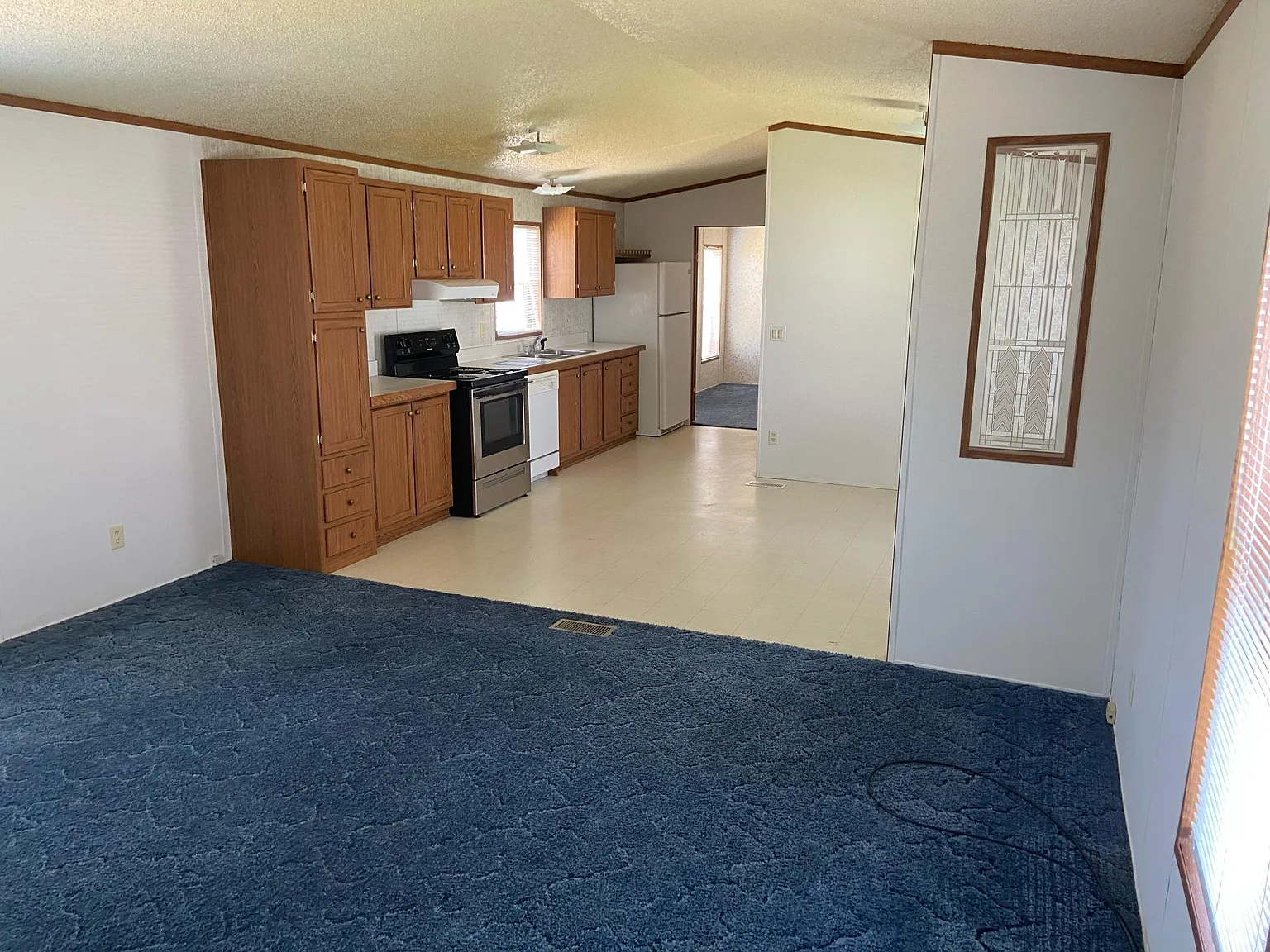 181 W Magnolia Dr — Photo 2