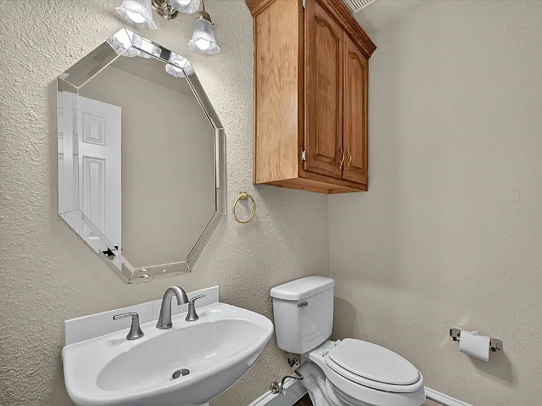 400 Breakers Point Ct — Photo 14