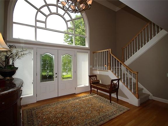 4th image of 27 Park Square Ln