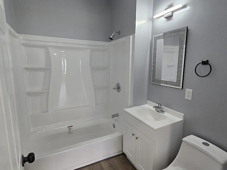 1202 N Summit St — Photo 5