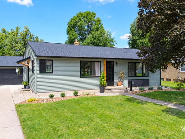1517 32nd St SW, Wyoming, MI 49509