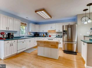 743 Powhatan Beach Rd, Pasadena, MD 21122