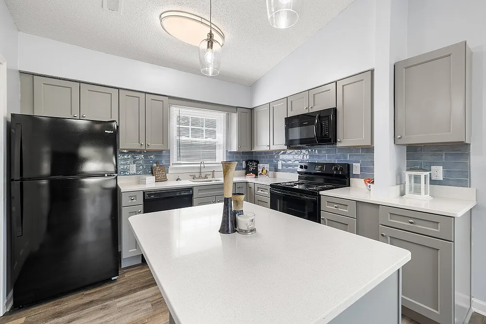 Riverview Apartments — Photo 3