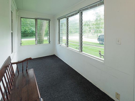 3rd image of 208 Garfield Ave