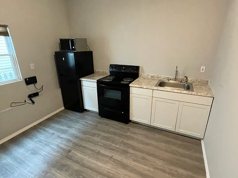12 Johnson Ave #G — Photo 2