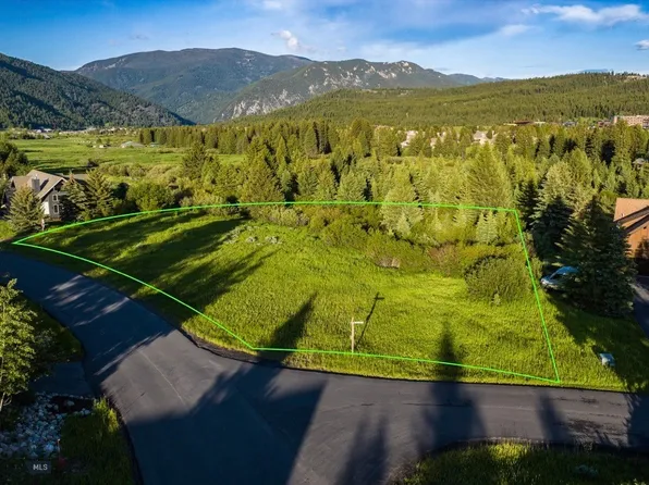 40 Half Moon Ct, Big Sky, MT 59716