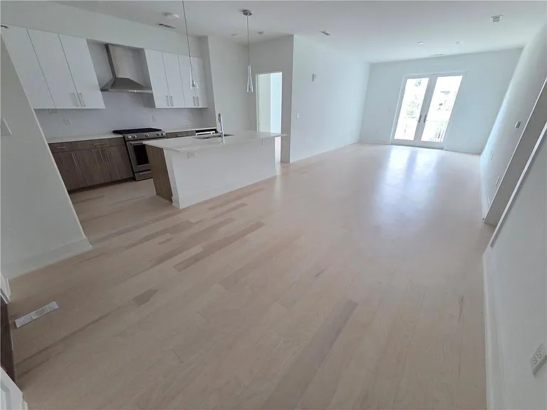 775 Juniper St #304 — Photo 6