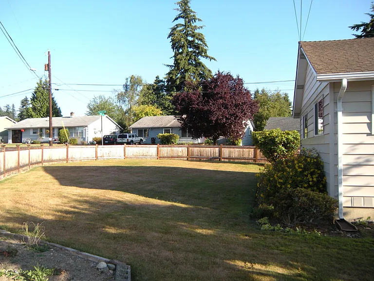 425 50th St SW — Photo 4