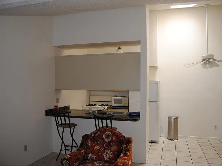5524 Oakbriar Cir #B — Photo 9