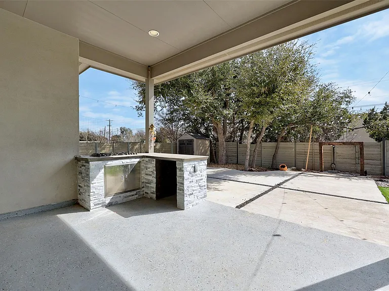 169 Belford St — Photo 30