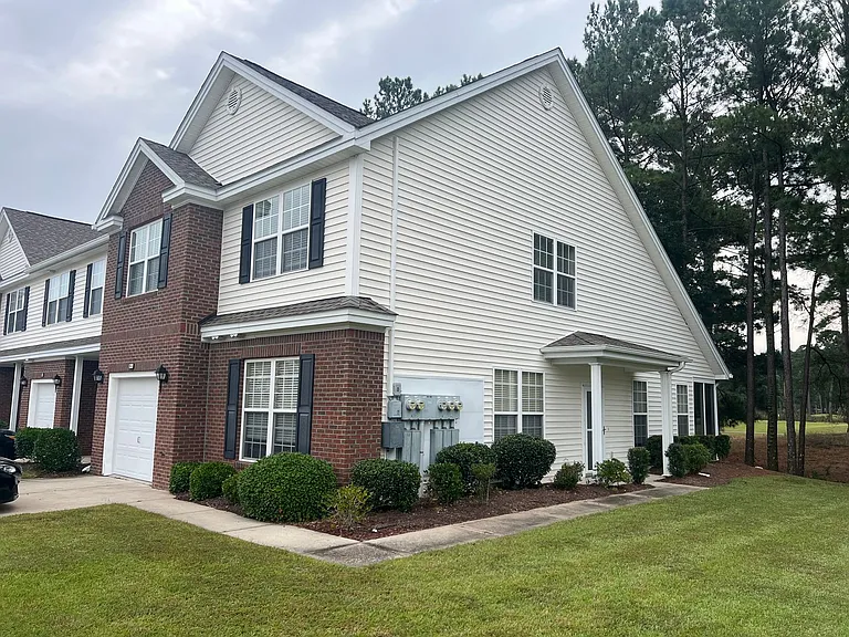 281 Connemara Dr #E — Photo 2