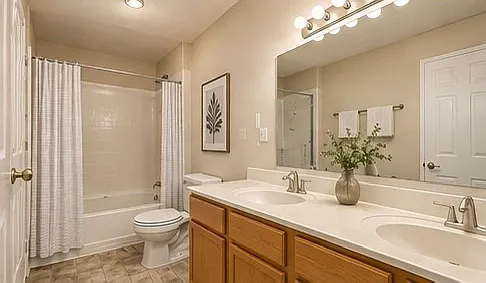 2114 N San Vincente Dr — Photo 7