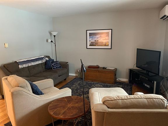 5th image of 347-347 Oakwood Ave