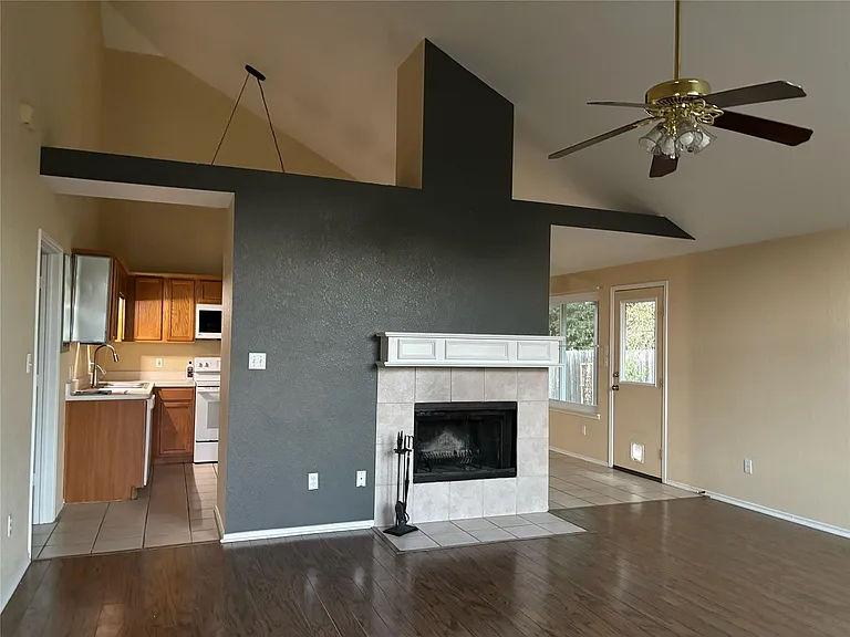 1210 Hidden Oaks Dr — Photo 4
