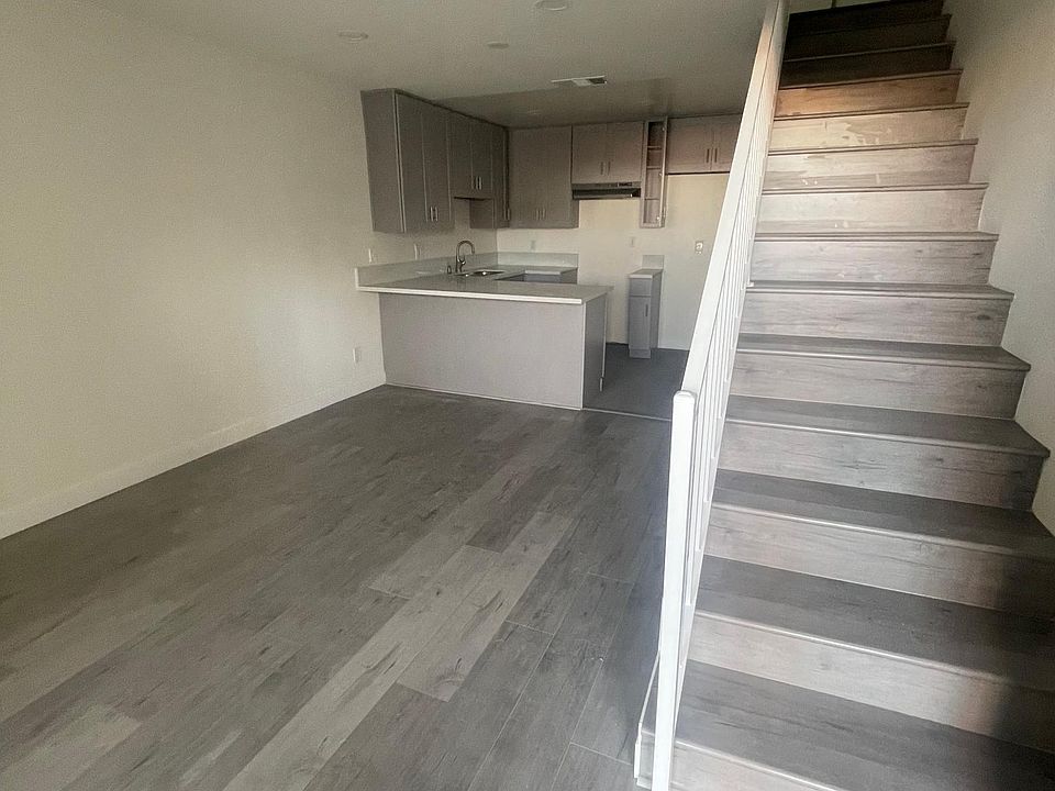 1st image of 10441 McVine Ave