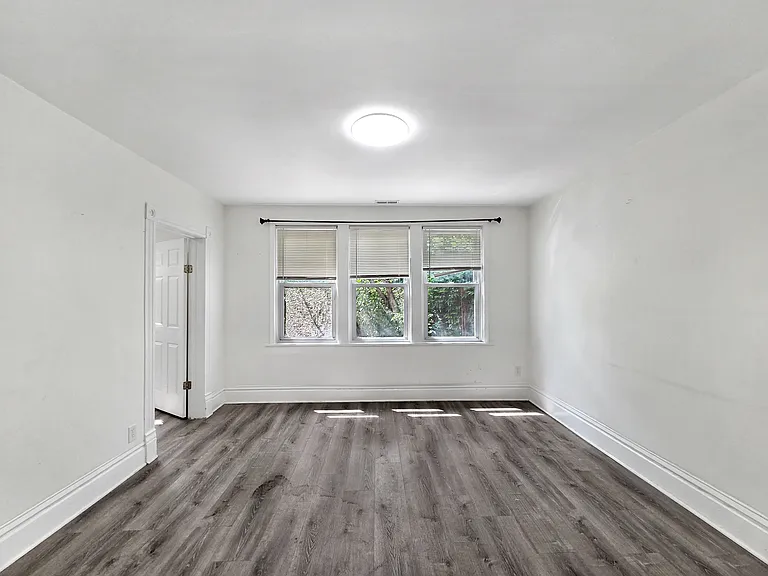 1712 W 35th St #2F — Photo 1