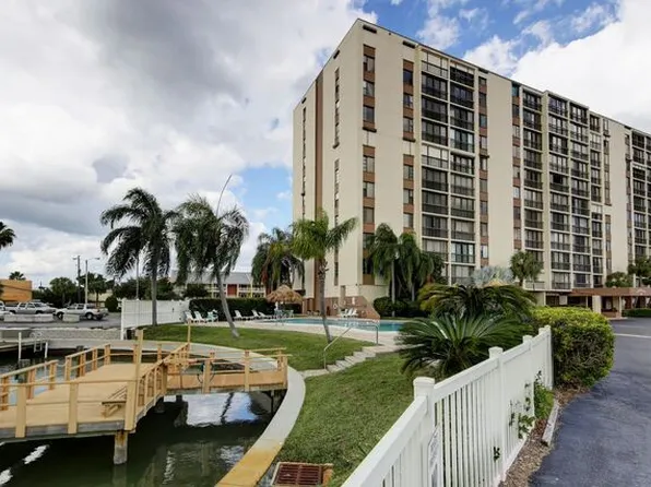 255 Dolphin Point #302, Clearwater, FL 33767