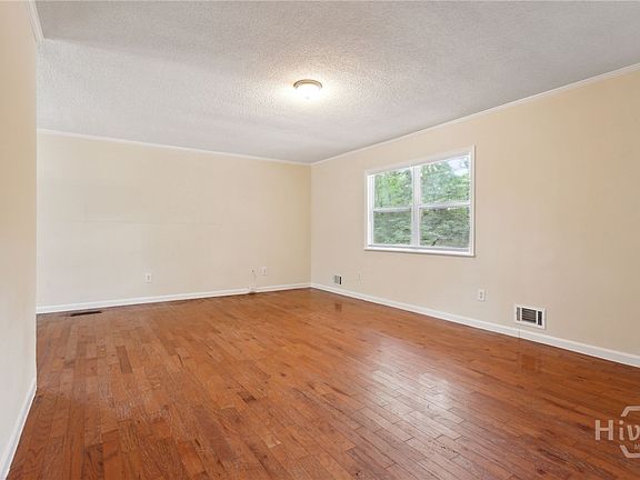 2nd image of 260 Pettit Lane