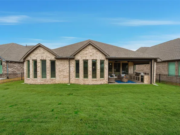 10131 Lehman Dr, Willis, TX 77318