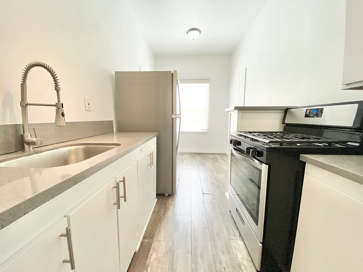 Photo 2 of 9 - 323 E Lomita Ave #304A - Glendale, CA Building Photo - 323 E Lomita Ave #304A