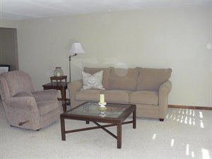 3rd image of 160 Bramblewood Ln