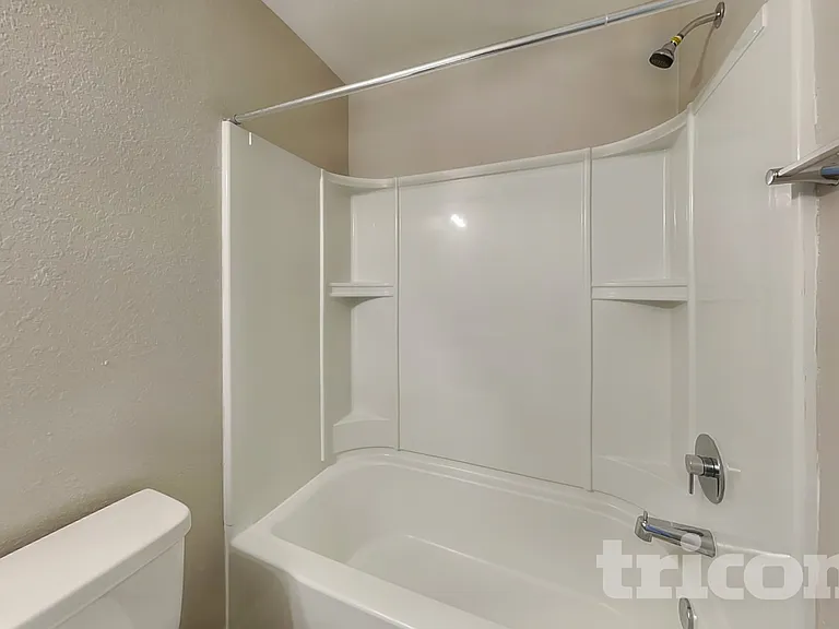 6046 Eagle Pointe Dr — Photo 11