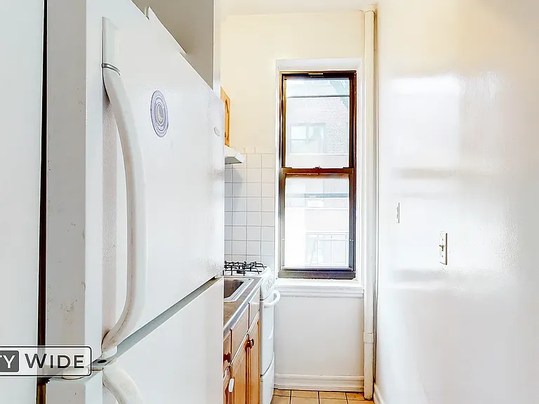 161 E 55th St #2C — Photo 3