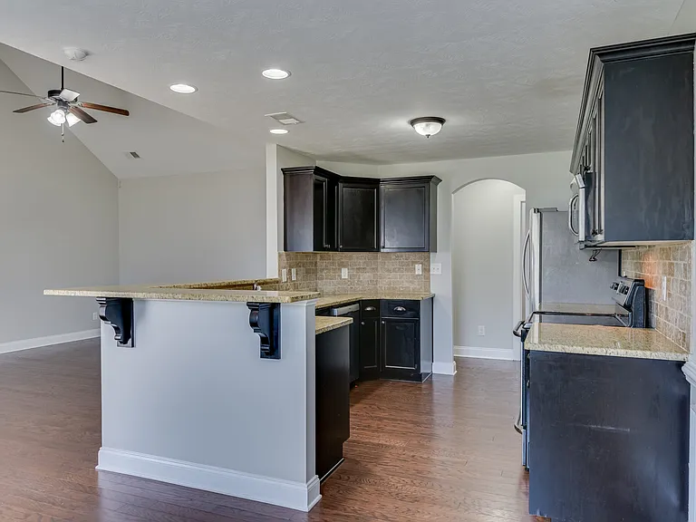 1721 Dunmore Ave — Photo 8
