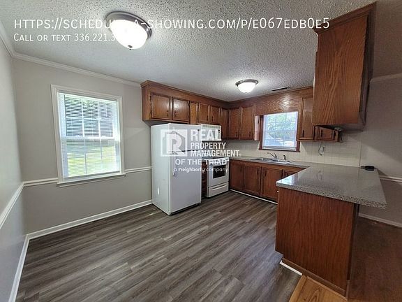 3rd image of 227 Olde Vineyard Ct