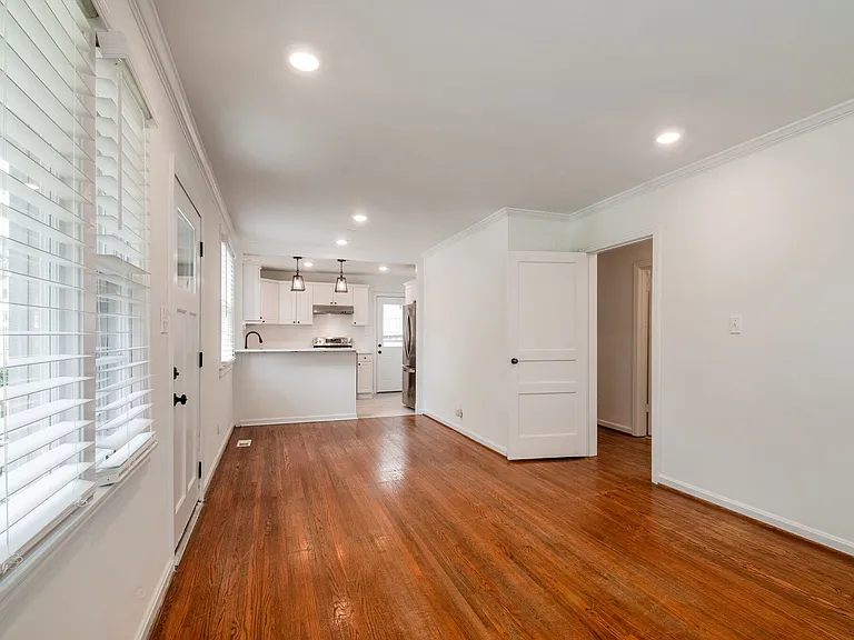 1006 S Douglas Ave — Photo 10