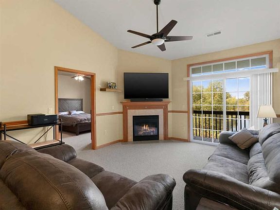 3rd image of 772 Bridlewood Dr