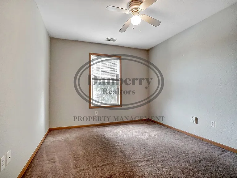 1115 N Byrne Rd — Photo 23