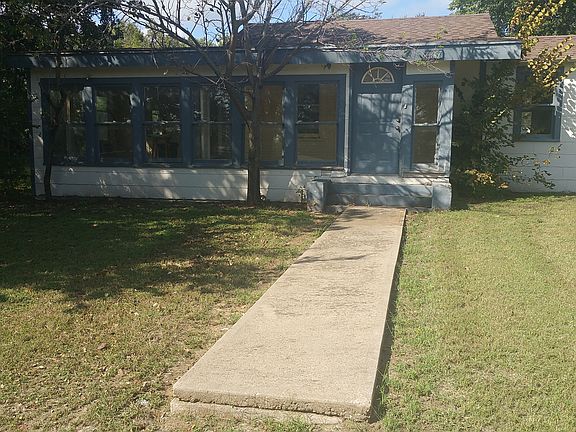 2nd image of 3037 Caddo Trl