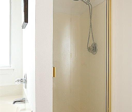 5th image of 1006 Westover Dr