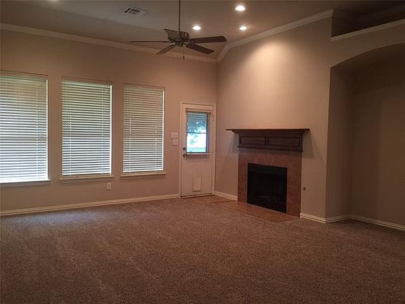 4th image of 939 Lexington Dr