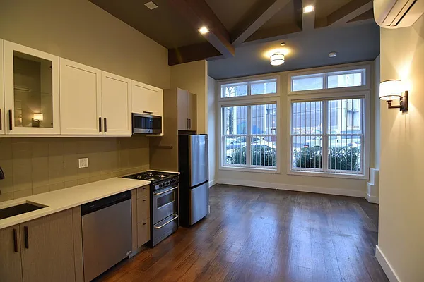 Rented by Tapiro Realty | media 16