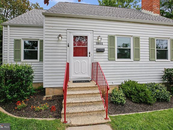 4th image of 1502 Grandin Ave