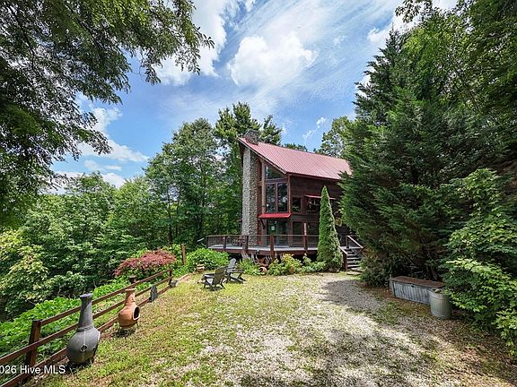 4th image of 520 Whiteside Gap Rd
