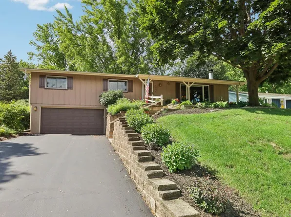 1945 Chapman DRIVE, Waukesha, WI 53189