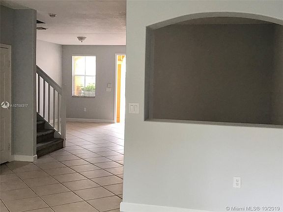 4th image of 10914 NW 79th St