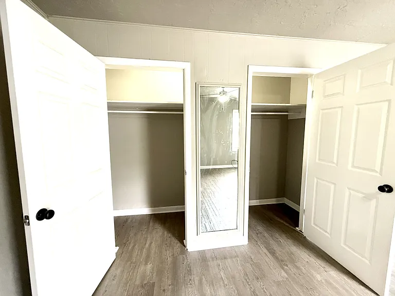 2378 E Texas St — Photo 17