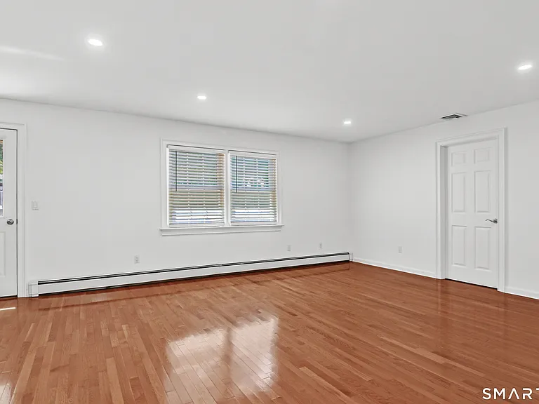 8 Woodchuck Ct — Photo 11