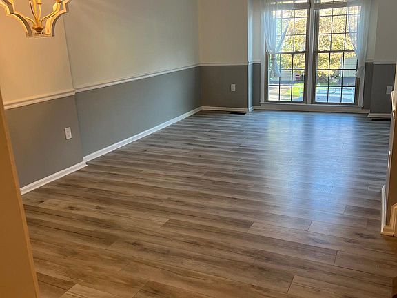 3rd image of 14095 Red River Dr