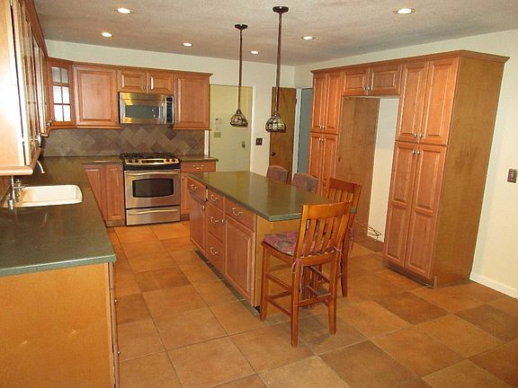 4th image of 2801 Del Amo Dr