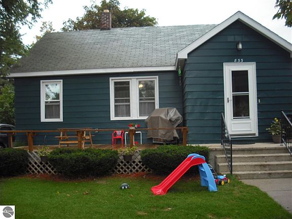 2nd image of 833 James St