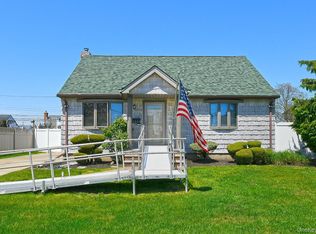 3551 Condor Rd, Levittown, NY 11756