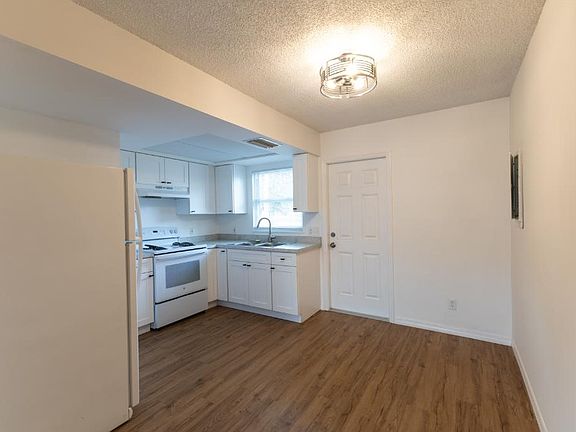 5th image of 1325 22nd Ave SW
