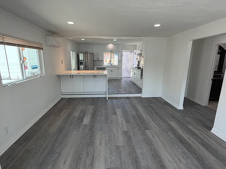 2513 W Occidental St — Photo 12